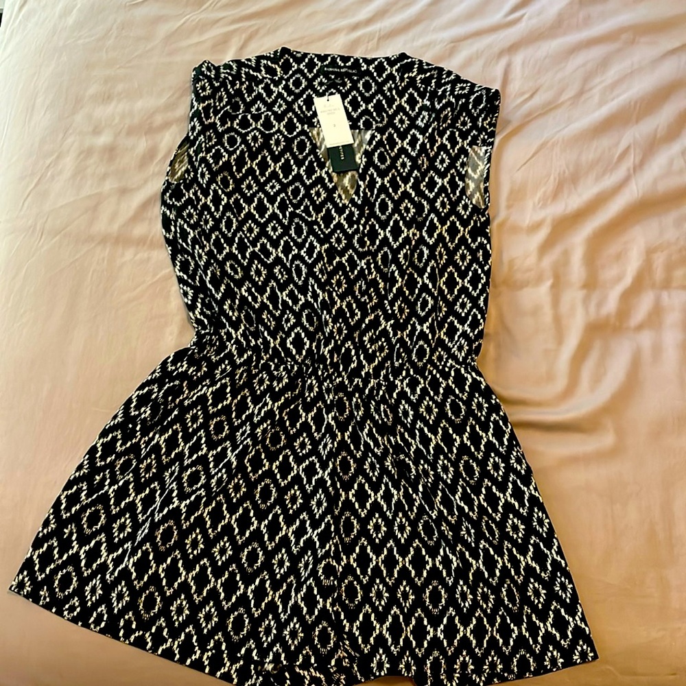Banana Republic shorts romper, size XS 2, black with white diamond pattern